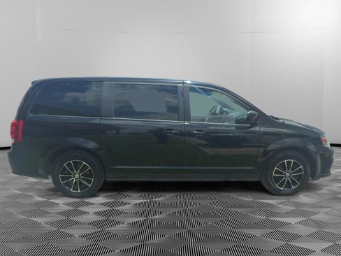 Used 2019 Dodge Grand Caravan SE image 5