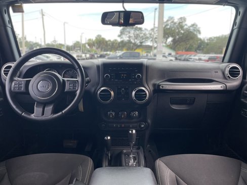 Used 2016 Jeep Wrangler Unlimited Sahara w/ Connectivity Group image 5