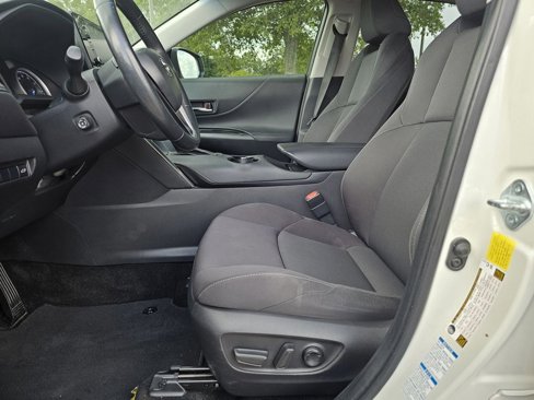 Used 2021 Toyota Venza LE w/ Carpet Mat Package (TMS) image 12