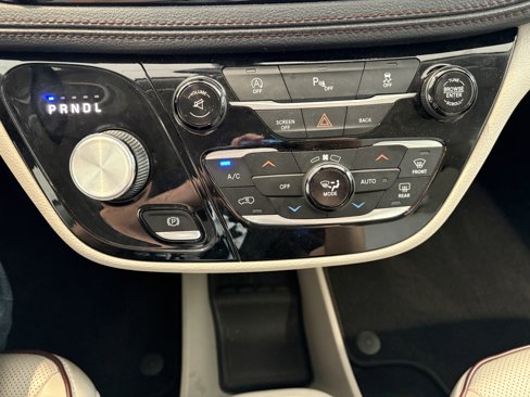 Used 2017 Chrysler Pacifica Limited image 19