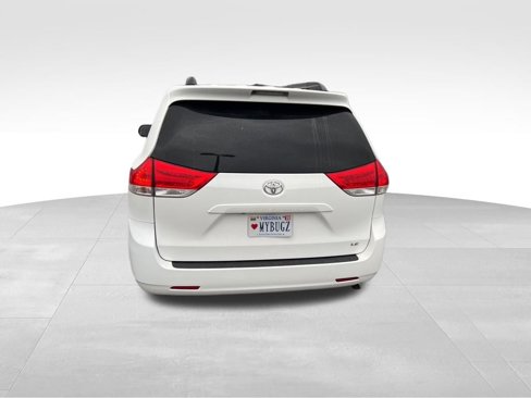 Used 2014 Toyota Sienna LE image 4