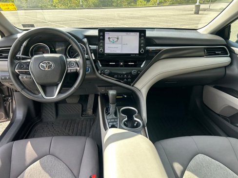 Used 2022 Toyota Camry LE image 12