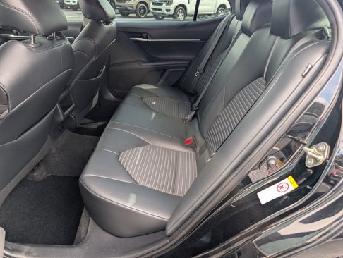 Used 2018 Toyota Camry L image 7