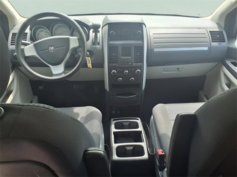 Used 2010 Dodge Grand Caravan SE image 12