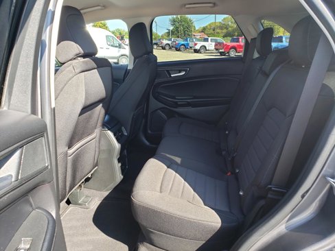 Used 2022 Ford Edge SE w/ Black Appearance Package image 12