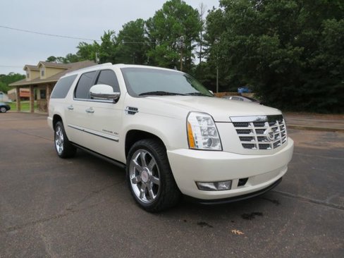 Used 2011 Cadillac Escalade ESV Premium image 4