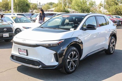 Used 2024 Toyota bZ4X XLE image 3