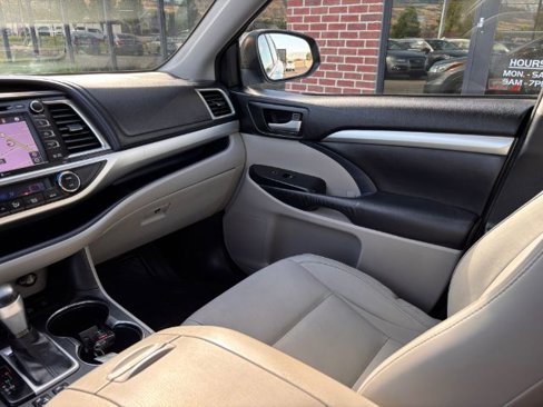 Used 2015 Toyota Highlander XLE image 21