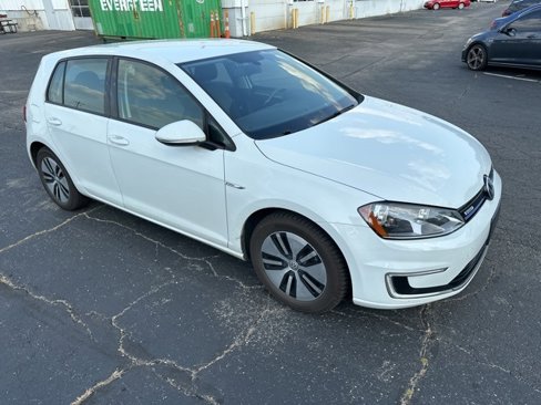 Used 2016 Volkswagen e-Golf SE w/ DC Fast Charging Package image 3