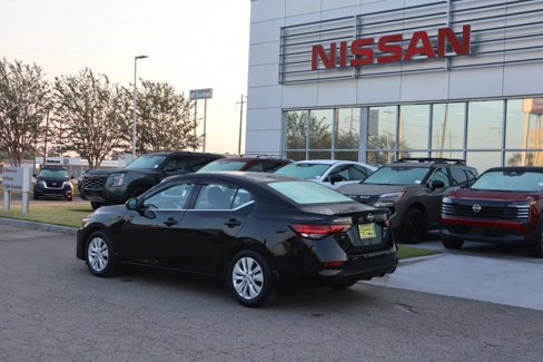 Used 2025 Nissan Sentra S image 4
