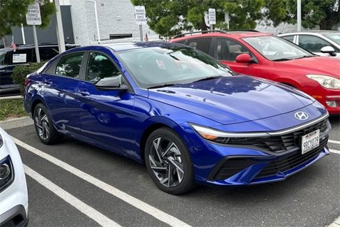 Certified 2025 Hyundai Elantra Sport image 2