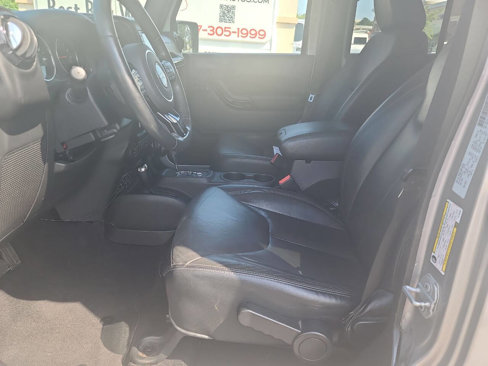 Used 2015 Jeep Wrangler Unlimited Sahara image 13