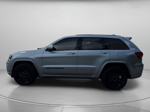 Used 2019 Jeep Grand Cherokee Altitude image 17