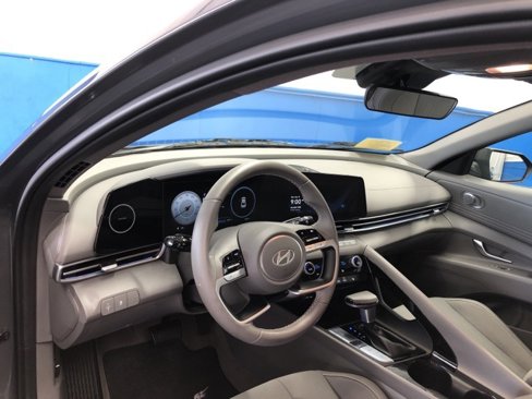 Used 2025 Hyundai Elantra SEL image 14