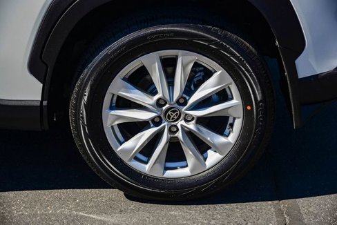 Certified 2022 Toyota Corolla Cross LE image 9