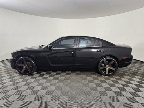 Used 2013 Dodge Charger SE image 8