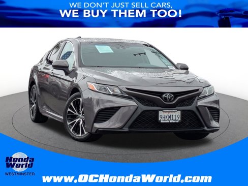 Used 2020 Toyota Camry SE image 1