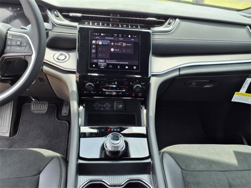 New 2025 Jeep Grand Cherokee L Altitude image 14