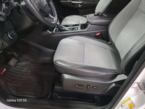 Used 2018 Ford Escape SE w/ SE Sport Appearance Package image 15