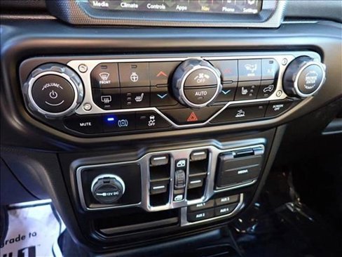 Used 2021 Jeep Wrangler Unlimited Sahara w/ Cold Weather Group image 16