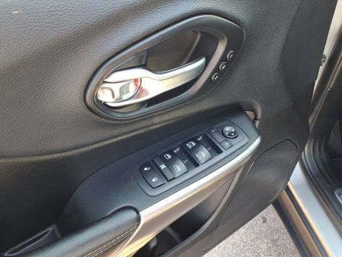 Used 2019 Jeep Cherokee Limited w/ Luxury Group image 34