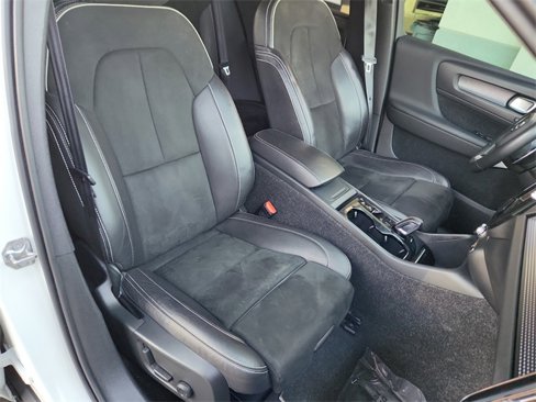 Used 2020 Volvo XC40 T5 R-Design image 19