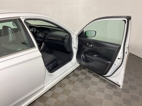 Used 2016 Honda Accord Sport image 33