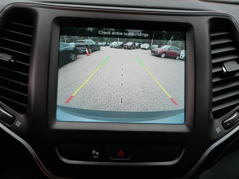 Used 2019 Jeep Cherokee Trailhawk w/ Cold Weather Group image 27
