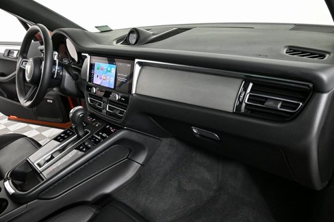 Certified 2022 Porsche Macan image 25
