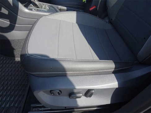 Certified 2024 Volkswagen Taos SE image 11