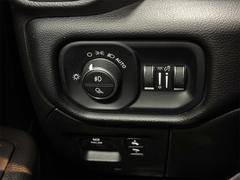 Used 2019 RAM 1500 Big Horn image 42