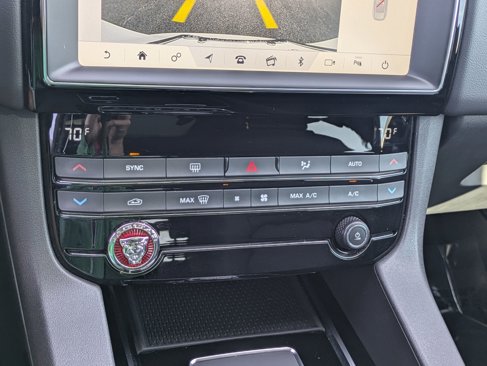 Used 2020 Jaguar F-PACE Premium image 15
