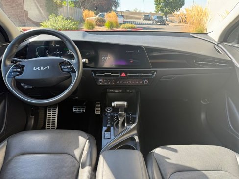 Used 2023 Kia Niro SX Touring image 13