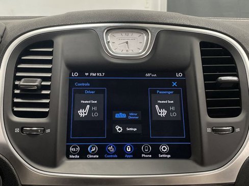 Used 2021 Chrysler 300 Touring L image 7