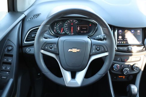 Used 2022 Chevrolet Trax LT w/ LT Convenience Package image 14
