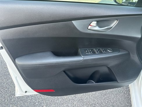 Used 2021 Kia Forte LXS image 9