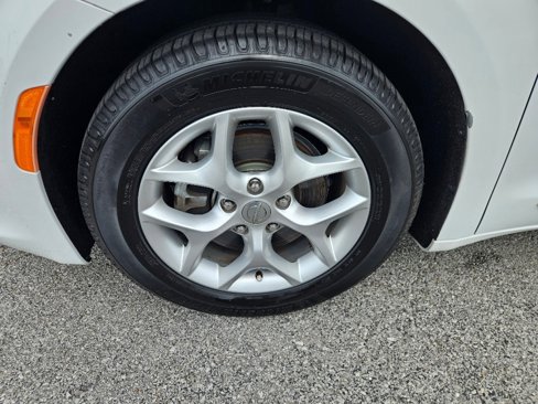 Used 2020 Chrysler Pacifica Limited image 10