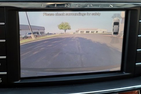 Used 2017 Lincoln Continental Select image 7