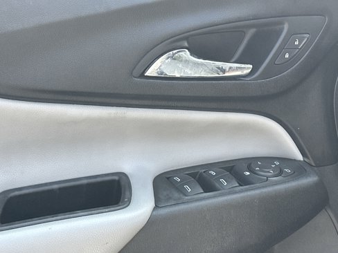 Used 2021 Chevrolet Equinox LS w/ LS Convenience Package image 15