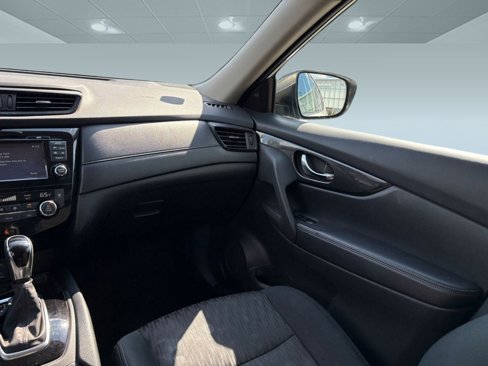 Used 2017 Nissan Rogue SV w/ SV Premium Package image 23