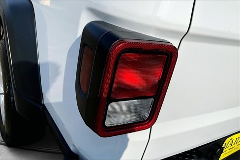 Used 2023 Jeep Gladiator Sport image 31