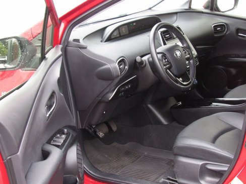 Used 2021 Toyota Prius XLE w/ Advanced Technology Package image 10