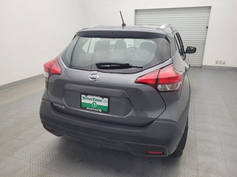 Used 2019 Nissan Kicks S image 7