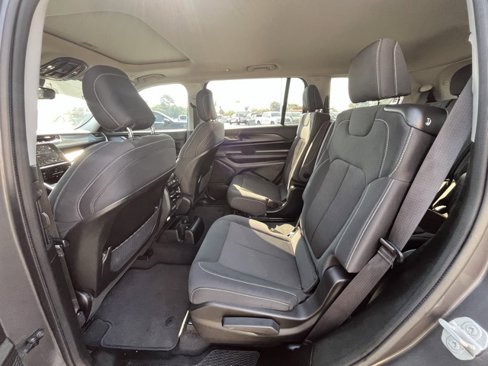 Used 2023 Jeep Grand Cherokee L Laredo w/ Luxury Tech Group I image 10