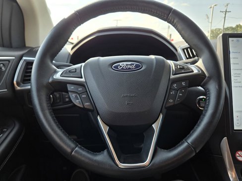 Used 2024 Ford Edge Titanium image 16