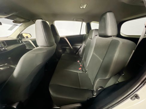 Used 2018 Toyota RAV4 LE image 28