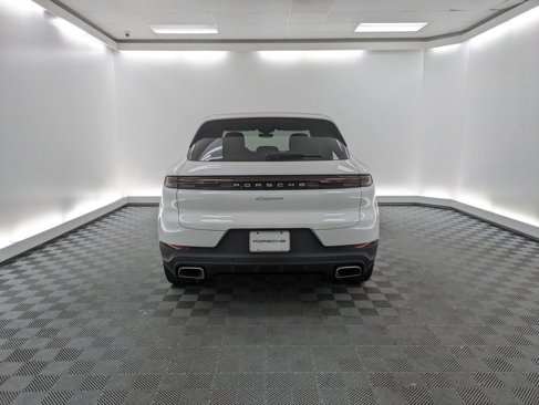 Used 2025 Porsche Cayenne image 10