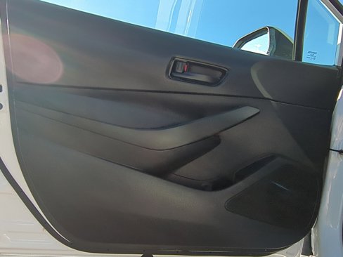 Used 2022 Toyota Corolla LE image 14