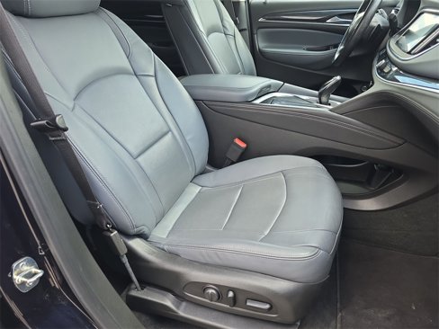 Used 2020 Buick Enclave Essence image 29