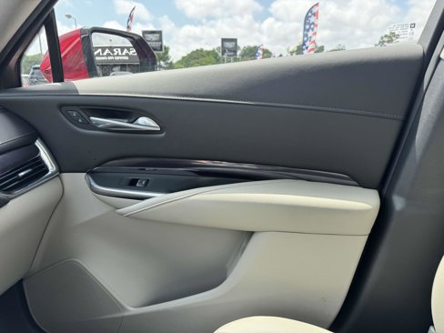 Certified 2021 Cadillac XT4 Luxury w/ Cold Weather Package image 16